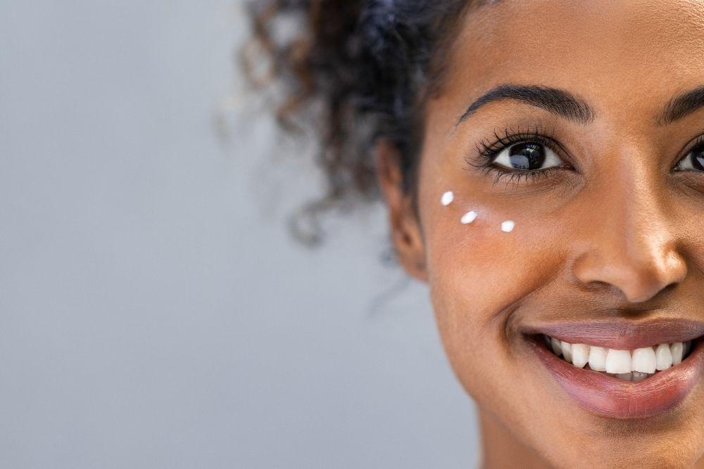 Zo reken je af met vochtwallen onder je ogen